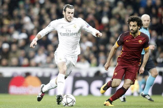 Real Madrid s Gareth Bale (l) and AS Roma s Mohamed Salah during UEFA Champions League match. March 8,2016.  (2016030883)