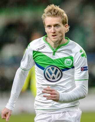 8. Maerz 2016: Wolfsburg, Volkswagen Arena: Fussball UEFA Champions League: VfL Wolfsburg - KAA Gent: Wolfsburgs Andre Schuerrle am Ball.