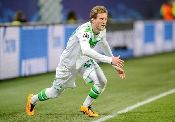8. Maerz 2016: Wolfsburg, Volkswagen Arena: Fussball UEFA Champions League: VfL Wolfsburg - KAA Gent: Wolfsburgs Andre Schuerrle nachdenklich.