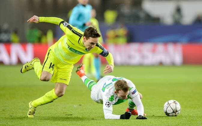 8. Maerz 2016: Wolfsburg, Volkswagen Arena: Fussball UEFA Champions League: VfL Wolfsburg - KAA Gent: Wolfsburgs Maximilian Arnold (weiss) gegen Gents Sven Kums.