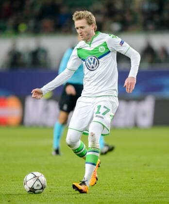 8. Maerz 2016: Wolfsburg, Volkswagen Arena: Fussball UEFA Champions League: VfL Wolfsburg - KAA Gent: Wolfsburgs Andre Schuerrle am Ball.