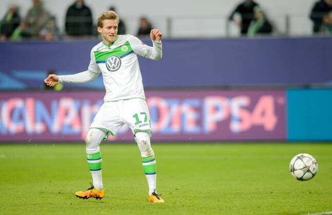 8. Maerz 2016: Wolfsburg, Volkswagen Arena: Fussball UEFA Champions League: VfL Wolfsburg - KAA Gent: Wolfsburgs Andre Schuerrle am Ball.