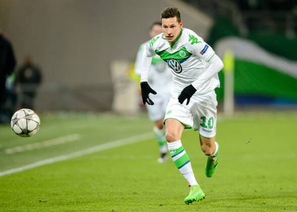 8. Maerz 2016: Wolfsburg, Volkswagen Arena: Fussball UEFA Champions League: VfL Wolfsburg - KAA Gent: Wolfsburgs Julian Draxler am Ball.