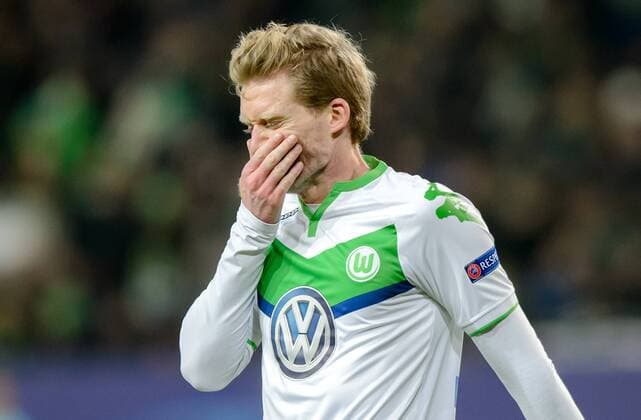 8. Maerz 2016: Wolfsburg, Volkswagen Arena: Fussball UEFA Champions League: VfL Wolfsburg - KAA Gent: Wolfsburgs Andre Schuerrle nachdenklich.