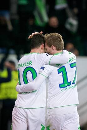 Fussball Wolfsburg 08.03.2016 Champions League Achtelfinale Rückspiel Saison 2015 2016 VFL Wolfsburg - KAA Gent Jubel nach dem Tor zum 1:0 durch Andre Schürrle (Wolfsburg, No.17) Julian Draxler (Wolfsburg, No.10)