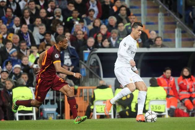 08 03.2016 UEFA Champions League Estadio Santiago Bernabeu Real Madrid CF v AS Roma Cristiano Ronaldo of Real Madrid (right) and Seydou Keita of AS Roma (left) during the UEFA Champions League last 16 second leg match in Madrid between Real Madrid and Roma at the Estadio Santiago Bernabeu in Madrid, Spain. UEFA Champions League - Real Madrid v Roma UCL_RM_Rma