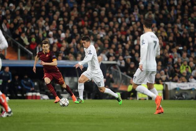 08 03.2016 UEFA Champions League Estadio Santiago Bernabeu Real Madrid CF v AS Roma James Rodriguez of Real Madrid (right) and Stephn El Shaarawy if AS Roma (left) during the UEFA Champions League last 16 second leg match in Madrid between Real Madrid and Roma at the Estadio Santiago Bernabeu in Madrid, Spain. UEFA Champions League - Real Madrid v Roma UCL_RM_Rma
