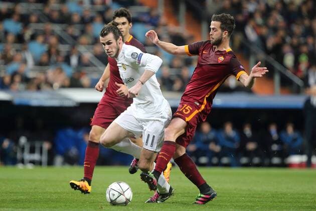 08 03.2016 UEFA Champions League Estadio Santiago Bernabeu Real Madrid CF v AS Roma Gareth Bale of Real Madrid (centre in white kit number 11) gets the better of Miralem Panic of AS Roma (right) during the UEFA Champions League last 16 second leg match in Madrid between Real Madrid and Roma at the Estadio Santiago Bernabeu in Madrid, Spain. UEFA Champions League - Real Madrid v Roma UCL_RM_Rma