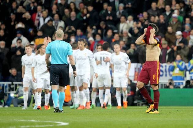 08 03.2016 UEFA Champions League Estadio Santiago Bernabeu Real Madrid CF v AS Roma Diego Perotti of AS Roma (right) hides his face in disappointment after Real Madrid had just scored their second goal during the UEFA Champions League last 16 second leg match in Madrid between Real Madrid and Roma at the Estadio Santiago Bernabeu in Madrid, Spain. UEFA Champions League - Real Madrid v Roma UCL_RM_Rma