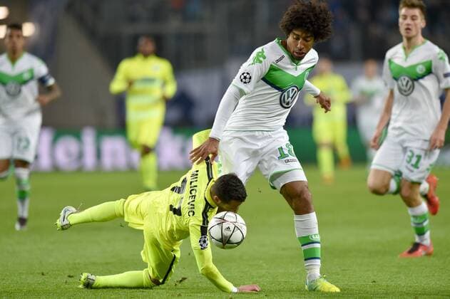 08.03.2016, Fussball, Saison 2015 2016, Champions League, Achtelfinale, VfL Wolfsburg - KAA Gent 1:0, Dante (VfL Wolfsburg), re., gegen Danijel Milicevic (KAA Gent)