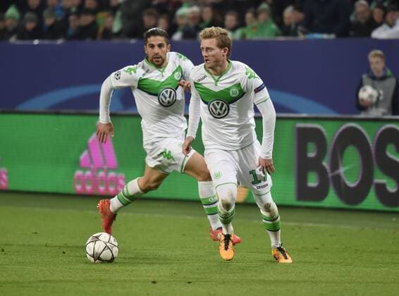 08.03.2016, Fussball, Saison 2015 2016, Champions League, Achtelfinale, VfL Wolfsburg - KAA Gent 1:0, Andre Schürrle, Andre Schuerrle (VfL Wolfsburg), re., und Ricardo Rodriguez (VfL Wolfsburg)
