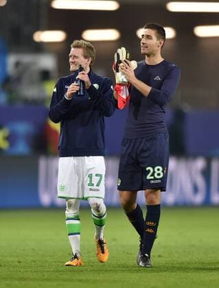 08.03.2016, Fussball, Saison 2015 2016, Champions League, Achtelfinale, VfL Wolfsburg - KAA Gent 1:0, Jubel Andre Schürrle, Andre Schuerrle (VfL Wolfsburg), li., und Torwart Koen Casteels (VfL Wolfsburg)