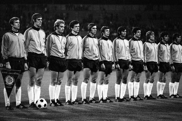 Mannschaftsvorstellung Olympiaauswahl BR Deutschland, v.li.: Egon Schmitt, Torwart Hans Jürgen Bradler, Uli Hoeneß, Friedhelm Haebermann, Heiner Baltes, Klaus Wunder, Jürgen Kalb, Reiner Hollmann, Bernd Nickel, Hermann Bitz, Roland Stegmayer