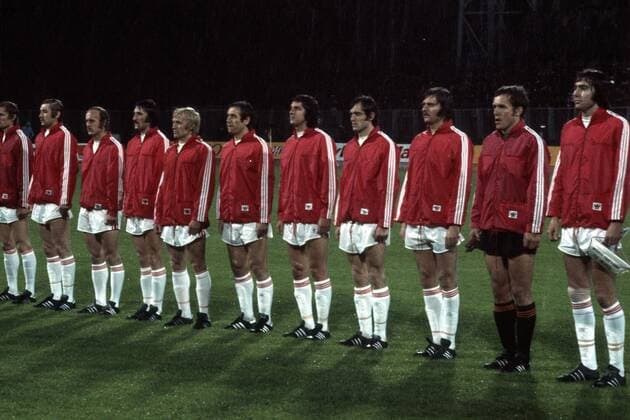 Mannschaftsvorstellung CSSR, v.li.: Koloman Gögh, Zdenek Nehoda, Jaroslav Pollak, Antonin Panenka, Jan Pivarnik, Jozef Moder, Karol Dobias, Marian Masny, Jozef Capkovic, Torwart Ivo Viktor, Anton Ondrus
