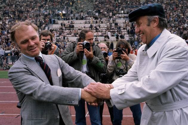 Nationaltrainer Laszlo Kubala (Spanien, li.) und Bundestrainer Helmut Schön (BR Deutschland)