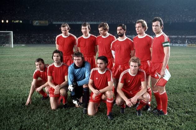 Mannschaftsfoto FC Bayern München, hi.v.li.: Hans Georg -Katsche- Schwarzenbeck, Conny Torstensson, Udo Horsmann, Gerd Müller, Uli Hoeneß, Franz Beckenbauer, vorn: Björn Andersson, Josef Weiß, Torwart Sepp Maier, Hans Josef -Jupp- Kapellmann, Karl Heinz Rummenigge
