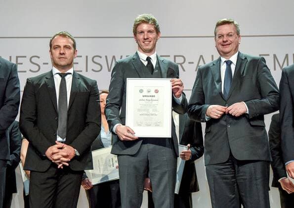 09.03.2016, xfux, Fussball, Abschlussveranstaltung des Fußball-Lehrer-Lehrgangs 2015 2016 und Verleihung des Trainerpreises des deutschen Fußballs 2015, emspor, v.l. Sportdirektor Hans-Dieter HANSI Flick (Deutsche Fussball Nationalmannschaft DFB), Trainer Julian Nagelsmann (1899 Hoffenheim) mit seinem Diplom Urkunde, Schatzmeister Reinhard Grindel (Deutsche Fussball Bund DFB)