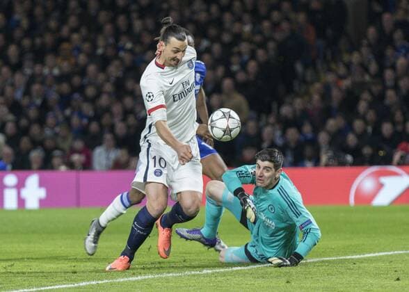 Football - 2015 2016 Champions League - Round of 16, Second Leg: Chelsea 1 vs. Paris Saint-Germain 2 Zlatan Ibrahimovic of PSG rounds Chelsea s Thibaut Courtois to slide the ball home only to see his goal given offside at Stamford Bridge. COLORSPORT DANIEL BEARHAM  che_psg