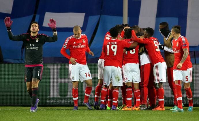FuÃŸball, Champions League, Zenit St. Petersburg - Benfica Lissabon ST. PETERSBURG, RUSSIA. MARCH 9, 2016. Benfica s players celebrate scoring in the second leg of the 2015-16 UEFA Champions League Last 16 football match against FC Zenit St. Petersburg at Petrovsky Stadium. SL Benfica won the game 2:1. Alexander Demianchuk TASS  TS018E38