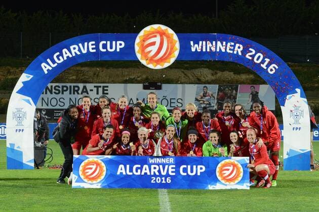 Siegerehrung, Gewinner Algarve Cup 2016: Kanada Parchal, Portugal, 09.03.2016 - Fussball, Frauenfussball, Algarve Cup 2016, Kanada - Dänemark, Fussball, Frauenfussball, Algarve Cup 2016, Kanada - Dänemark, xKLx