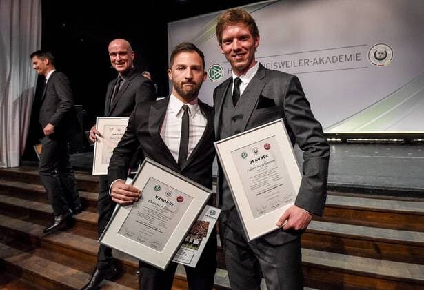 09.03.2016, xfux, Fussball, Abschlussveranstaltung des Fußball-Lehrer-Lehrgangs 2015 2016 und Verleihung des Trainerpreises des deutschen Fußballs 2015, emspor, v.l. Domenico Tedesco und Trainer Julian Nagelsmann (1899 Hoffenheim) mit ihren Urkunden
