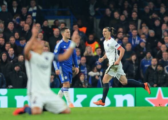 09.03.2016. Stamford Bridge, London, England. Champions League. Chelsea versus Paris Saint Germain. Paris St. Germain Forward Zlatan Ibrahimovic; celebrates his goal, making it 2-1 to PSG, as team mate Thiago Silva kneels and points to the sky xMarkxKertonx  ActionPlus11715975