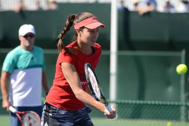 Tennis, WTA-Turnier in Indian Wells March 10, 2016 - Indian Wells, California, United States - NIGEL SEARS observes as ANA IVANOVIC practices in preparation for the BNP Paribas Open in Indian Wells California. Tennis 2016 - BNP Paribas Open - Day 4 - ZUMAl132