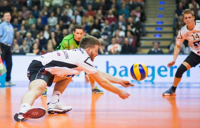 Berlin, Deutschland, 12.03.2016: Volleyball Bundesliga Saison 2015 2016 - Berlin Recycling Volleys - VSG Coburg Grub. Ariel Katzenelson (Coburg)