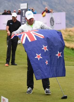 13.03.2016. Arrowtown, New Zealand. Ricky Ponting pulls out the New Zealand flag on the 1st tee during the ANZ Celebrity Challenge and Round 4 at The Hills during 2016 BMW ISPS Handa New Zealand Open. Sunday 13 March 2016. xAndrewxCornagax  ActionPlus11717530