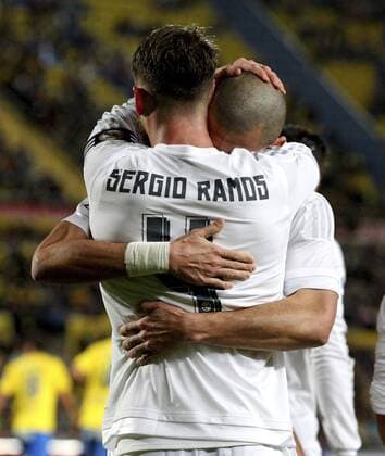 Fußball, UD Las Palmas - Real Madrid Real Madrid defense Sergio Ramos and team mates celebrate his goal before UD Las Palmas during a Liga Primera Division 29th journey match held at Gran Canaria stadium in Las Palmas de Gran Canaria, Canary Islands, Spain, 13 March 2016. LAS PALMAS VS REAL MADRID !ACHTUNG: NUR REDAKTIONELLE NUTZUNG!  CAN006 20160313-635935004643798174