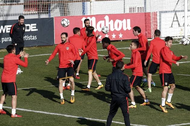 Fußball, Champions League, Atletico Madrid Training Atletico de Madrid players participate in a training session of the team prior to tomorrow s Champions League round 16 match before PSV Eindhoven in Majadahonda sports city, Madrid, Spain, 14 March 2016. ATLETICO DE MADRID TRAINING SESSION !ACHTUNG: NUR REDAKTIONELLE NUTZUNG!  MAJ005 20160314-635935770489604367