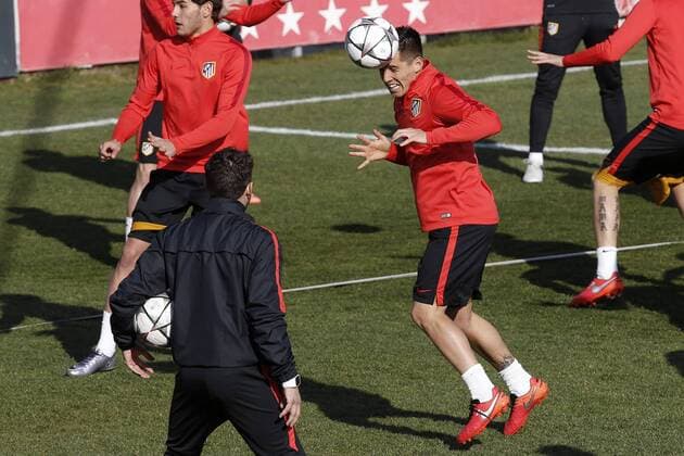 Fußball, Champions League, Atletico Madrid Training Atletico de Madrid Argentinian midfielder Matias Karanevitter participates in a training session of the team prior to tomorrow s Champions League round 16 match before PSV Eindhoven in Majadahonda sports city, Madrid, Spain, 14 March 2016. ATLETICO DE MADRID TRAINING SESSION !ACHTUNG: NUR REDAKTIONELLE NUTZUNG!  MAJ006 20160314-635935770521428367