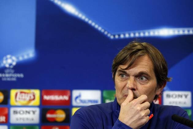 Bilder des Tages - SPORT PSV Eindhoven coach Phillip Cocu arrives in a presser at Vicente Calderon stadium in Majadahonda sports city, Madrid, Spain, 14 March 2016, where his team will face Atletico de Madrid in a Champions League round 16 match tomorrow. ATLETICO DE MADRID TRAINING SESSION !ACHTUNG: NUR REDAKTIONELLE NUTZUNG!  MAJ008 20160314-635935856310230429