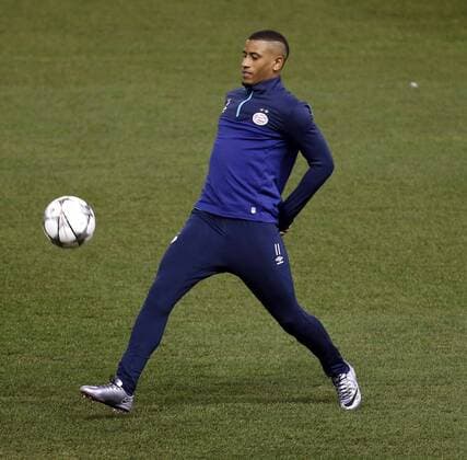 PSV Eindhoven midfielder Luciano Narsingh participates in a training session at Vicente Calderon stadium in Majadahonda sports city, Madrid, Spain, 14 March 2016, where the his will face Atletico de Madrid in a Champions League round 16 match tomorrow. ATLETICO DE MADRID TRAINING SESSION !ACHTUNG: NUR REDAKTIONELLE NUTZUNG!  MAJ016 20160314-635935874650059169