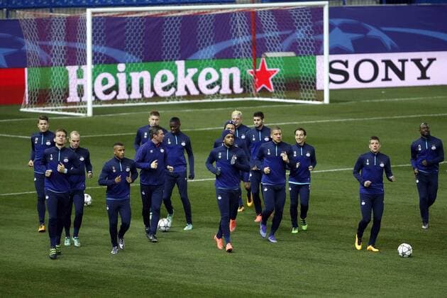 PSV Eindhoven players participate in a training session at Vicente Calderon stadium in Majadahonda sports city, Madrid, Spain, 14 March 2016, where the team will face Atletico de Madrid in a Champions League round 16 match tomorrow. ATLETICO DE MADRID TRAINING SESSION !ACHTUNG: NUR REDAKTIONELLE NUTZUNG!  MAJ017 20160314-635935874676111169