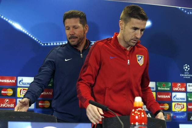 Atletico de Madrid Argentinian coach Diego Simeone (L) and midfielder Gabi Fernandez deliver a presser prior to tomorrow s Champions League round 16 match before PSV Eindhoven at Vicente Calderon stadium in Majadahonda sports city, Madrid, Spain, 14 March 2016. ATLETICO DE MADRID TRAINING SESSION !ACHTUNG: NUR REDAKTIONELLE NUTZUNG!  MAJ021 20160314-635935885822559169