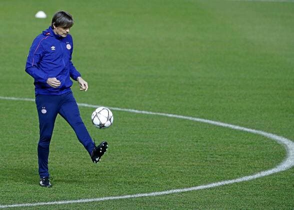 Entrenamiento del PSV en el estadio Vicente Calderon. En la imagen, Cocu. PSV Eindhoven training session at Vicente Calderon. In this picture, Cocu. xFOTOxCHEMAxREYx 
