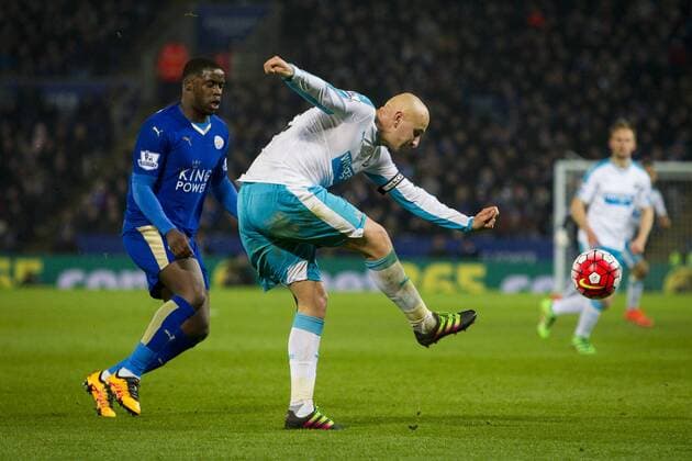 14.03.2016. King Power Stadium, Leicester, England. Barclays Premier League. Leicester versus Newcastle United. Jonjo Shelvey of Newcastle United clears the ball. xGrahamxWilsonx  ActionPlus11718278