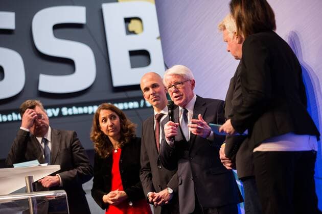 GER, Verleihung Integrationspreis 14.03.2016, Dortmund, Deutsches Fussball Museum, Verleihung des Integrationspreises, im Bild Reinhard Grindel (DFB-Schatzmeister), Aydan Özoguz (Bundesbeauftragte für Migration, Flüchtline und Integration), Dr. Dirk Jakobs (Daimler AG), Reinahrd Rauball (1. DFB-Vizepräsident und Ligapräsident), Ullrich Sierau (OB Dortmund), nphxRauch