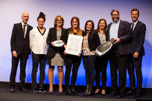 GER, Verleihung Integrationspreis 14.03.2016, Dortmund, Deutsches Fussball Museum, Verleihung des Integrationspreises, im Bild Dirk Jakobs (Daimler AG) Celia Sasic ( DFB-Integrationsbotschafterin), Oliver Bierhoff (Manager Nationalmannschaft) mit dem Sieger der Katagorie Schule Bachschule Offenbach nphxRauch