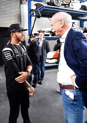 Kickoff 2016 Dieter Zetsche: Daimler-Boss, Lewis Hamilton; Mercedes Grand Prix,; Mercedes Grand Prix, formula 1 GP, Australien in Melbourne, 15.03.2016 Photo:mspb Jerry Andre Dieter Zetsche, Lewis Hamilton; formula 1 GP, Australien