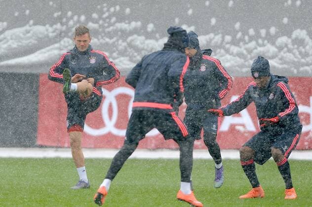 v.li:Joshua KIMMICH (Bayern Muenchen),Mario GOETZE,GÖTZE (Bayern Muenchen),Kingsley COMAN (Bayern Muenchen) im Schneegestoeber,Aktion. Fussball FC Bayern Muenchen Abschlusstraining vor dem CL Viertelfinal Rueckspiel gegen Juventus Turin Fussball 1. Bundesliga,am 15.03.2016.