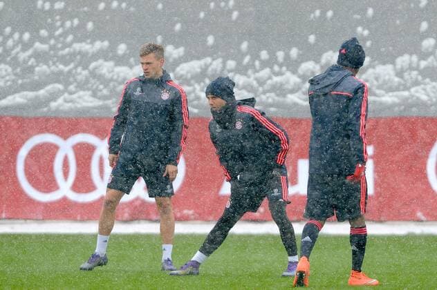 v.li:Joshua KIMMICH (Bayern Muenchen),Mario GOETZE,GÖTZE (Bayern Muenchen),Kingsley COMAN (Bayern Muenchen) im Schneegestoeber,Aktion. Fussball FC Bayern Muenchen Abschlusstraining vor dem CL Viertelfinal Rueckspiel gegen Juventus Turin Fussball 1. Bundesliga,am 15.03.2016.