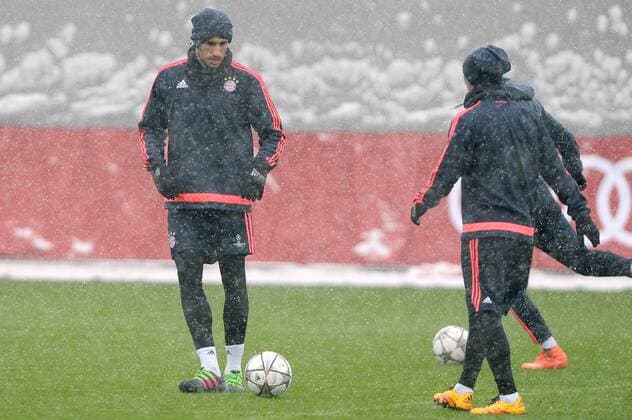 Javi (Javier) MARTINEZ (Bayern Muenchen) beim Mannschaftstraining im Schneegestoeber,Aktion. Fussball FC Bayern Muenchen Abschlusstraining vor dem CL Viertelfinal Rueckspiel gegen Juventus Turin Fussball 1. Bundesliga,am 15.03.2016.