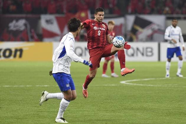 SHANGHAI, CHINA - MARCH 15: (CHINA OUT) Elkeson 9 of Shanghai SIPG drives the ball during the AFC Champions League Group G match between Shanghai SIPG and Gamba Osaka at Shanghai Stadium on March 15, 2016 in Shanghai, China.  CFP481169934 