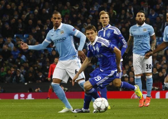 15.03.2016. Etihad Stadium, Manchester, England. Champions League. Manchester City versus Dynamo Kiev. Dynamo Kiev midfielder Vitaliy Buyalskiy shields the ball from Manchester City midfielder Fernando. xAlanxMartinx  ActionPlus11718391