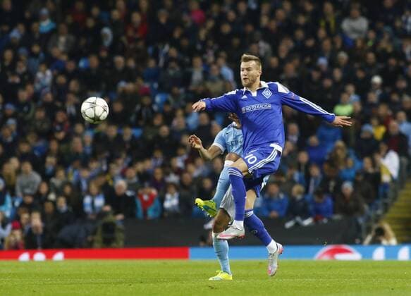15.03.2016. Etihad Stadium, Manchester, England. Champions League. Manchester City versus Dynamo Kiev. Dynamo Kiev striker Andriy Yarmolenko holds off the challenge of Manchester City defender Ga& xeb;l Clichy. xAlanxMartinx  ActionPlus11718394