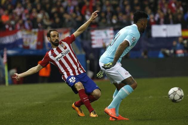 Atletico de Madrid defense Juanfran Torres (L) in action during a Champions league round 16 second leg match held at Vicente Calderon stadium in Madrid, Spain, 15 March 2016. ATLETICO MADRID VS PSV ENINDHOVEN !ACHTUNG: NUR REDAKTIONELLE NUTZUNG!  MAD002 20160315-635936738518575033