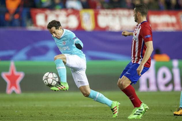 Bilder des Tages - SPORT (L-R) Andres Guardado of PSV, Koke of Club Atletico de Madrid during the UEFA Champions League Round of 16, Second leg match between Atletico madrid and PSV Eindhoven on March 15, 2016 at the Estadio Vicente Calder& 243;n in Madrid, Spain. Atletico Madrid v PSV Eindhoven UEFA Champions League 2015 2016 xVIxxIVx 5162910