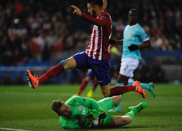 PSV Eindhoven Goalkeeper, Jeroen Zoet, number 1 . Atletico de Madrid Midfielder, Yannick Ferreira Carrasco, number 21. Round Round of 16 2nd of the CHAMPIONS league, soccer match between Atletico de Madrid - PSV Eindhoven at the Vicente Calderon estadium, Madrid - Spain by March 15, 2016. PHOTO: Gregorio Lopez.  xGregorioxLopezx x SOCCERxSPAINx